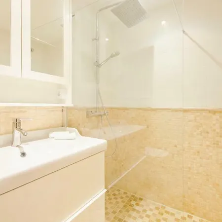 Ferienhaus Modern Duplex With Heated Pool & 360° Sea Views