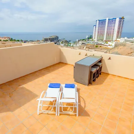 Modern Duplex With Heated Pool & 360° Sea Views Ferienhaus