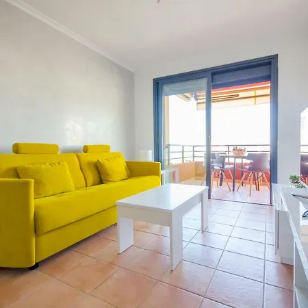 Dom wakacyjny Modern Duplex With Heated Pool & 360° Sea Views