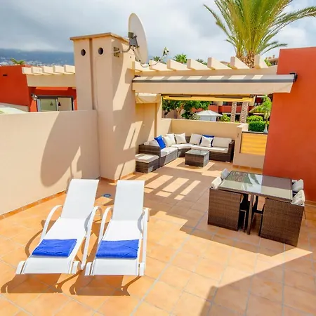 Modern Duplex With Heated Pool & 360° Sea Views Ferienhaus