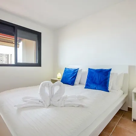 Modern Duplex With Heated Pool & 360° Sea Views Vakantiehuis